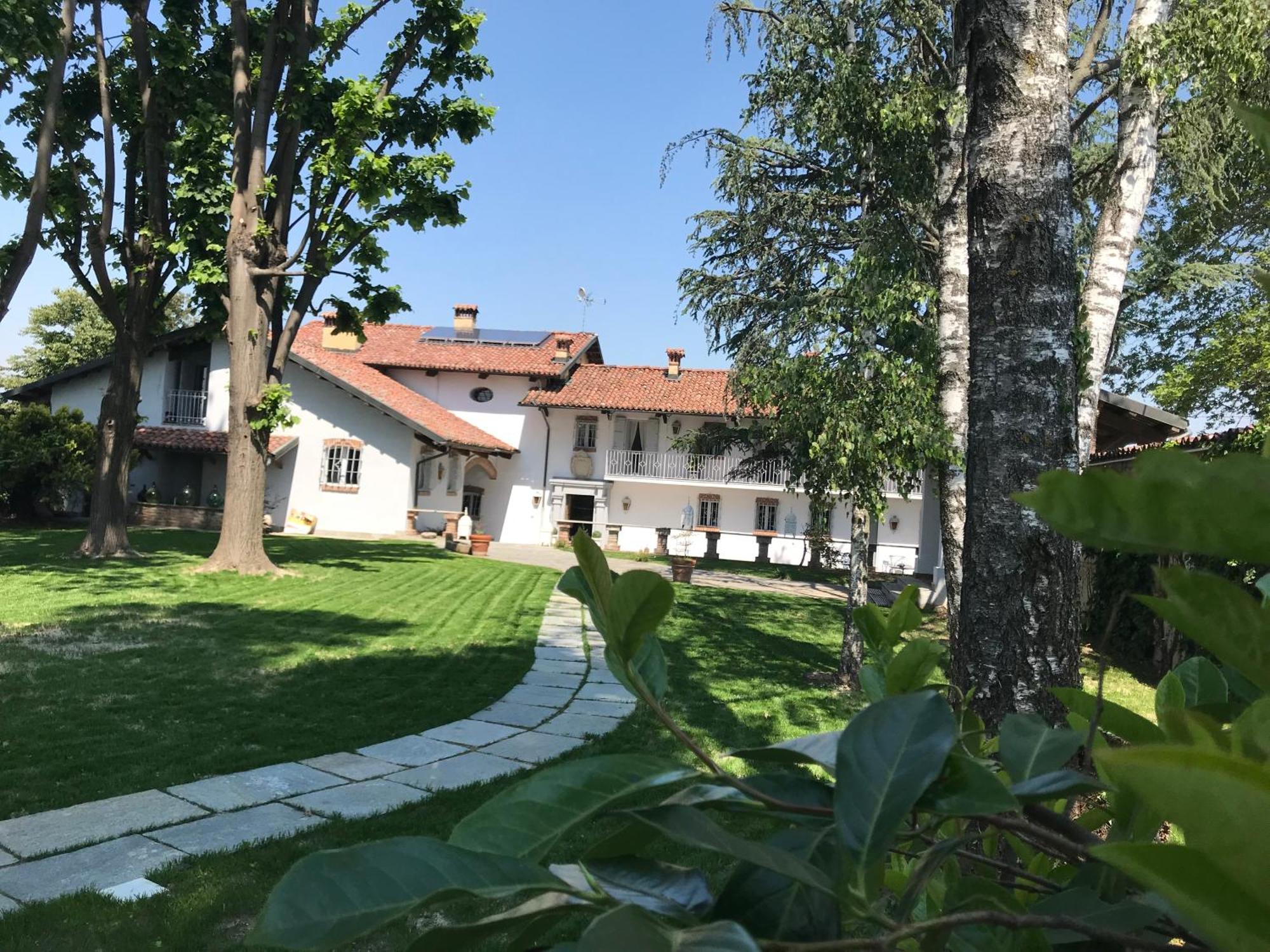 Antica Villa Cuneo- Guest House - "B&B E Non Un Hotel A Cuneo" Exterior photo